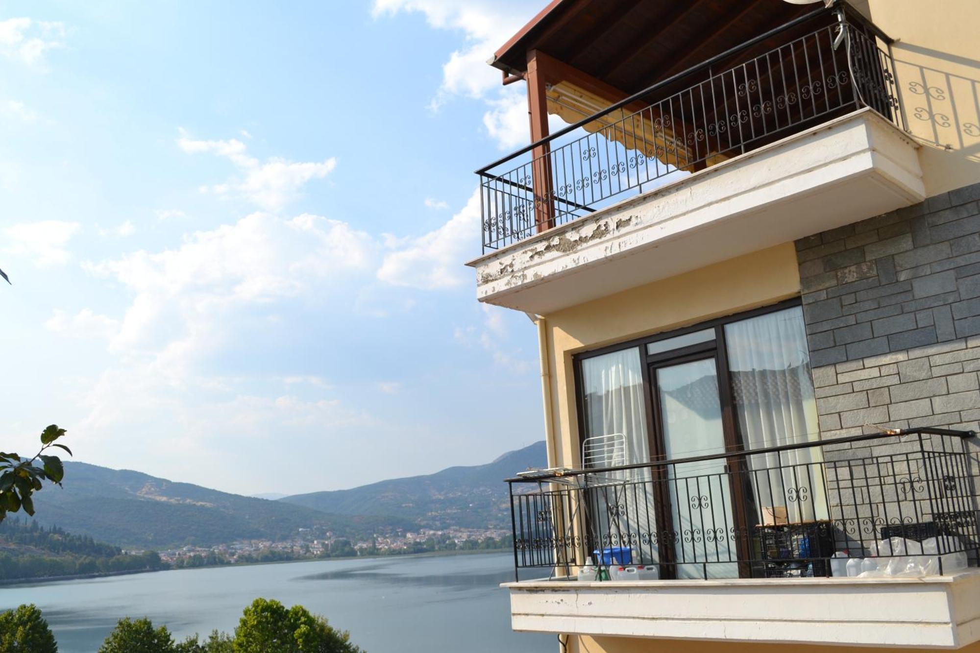 Lakeview Balcony In Apartment Kastoria