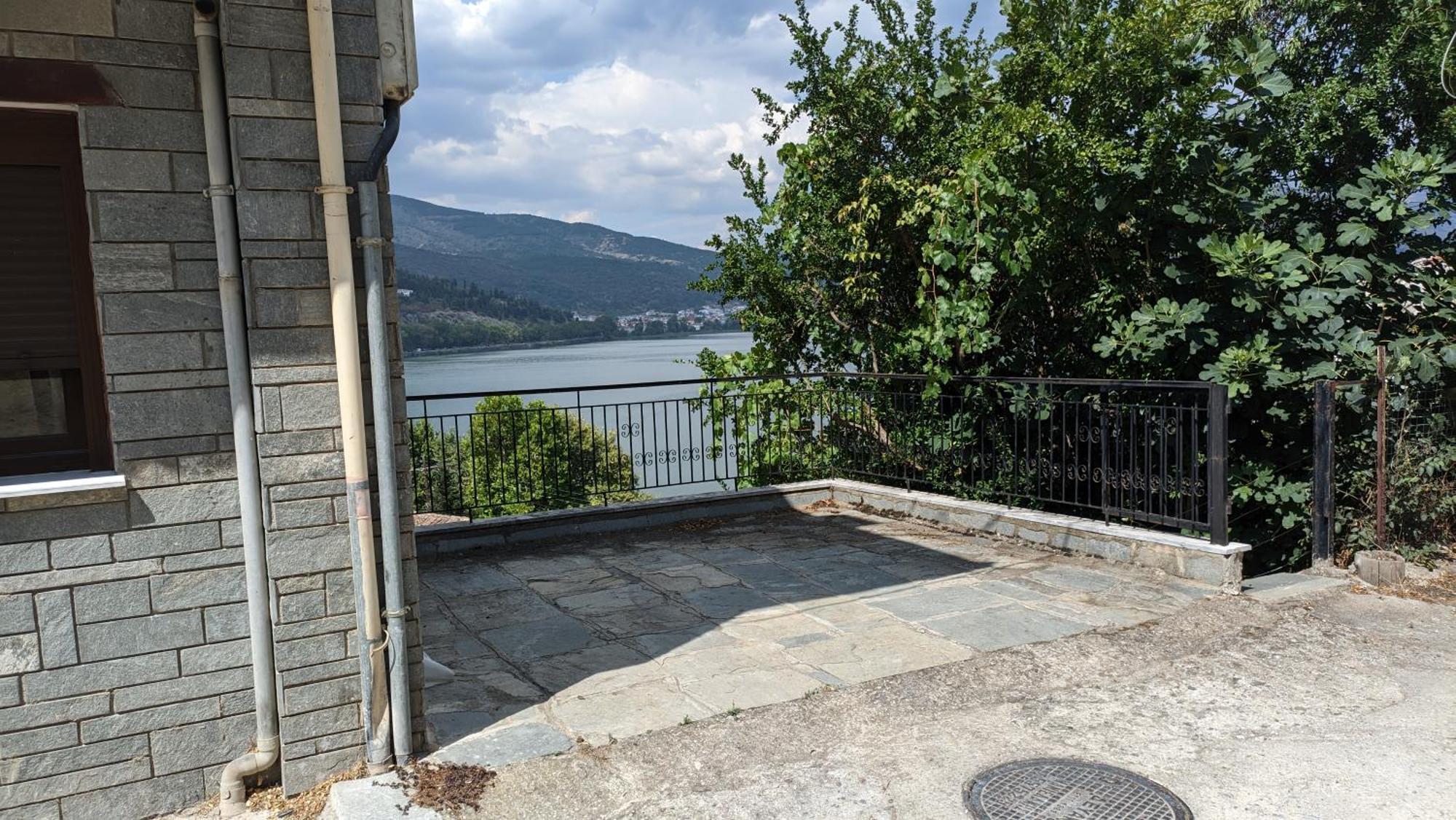 Lakeview Balcony In Apartment
