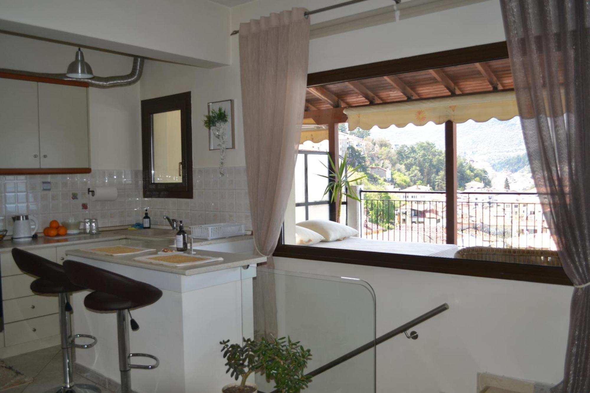 Lakeview Balcony In Apartment